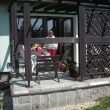 Holky a pejskov� v Plan� na terase 04/08