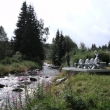 holky v prosklen�m ob�v�ku na Modrav� u soutoku Modravsk�ho a Roklansk�ho potoka     8/2011